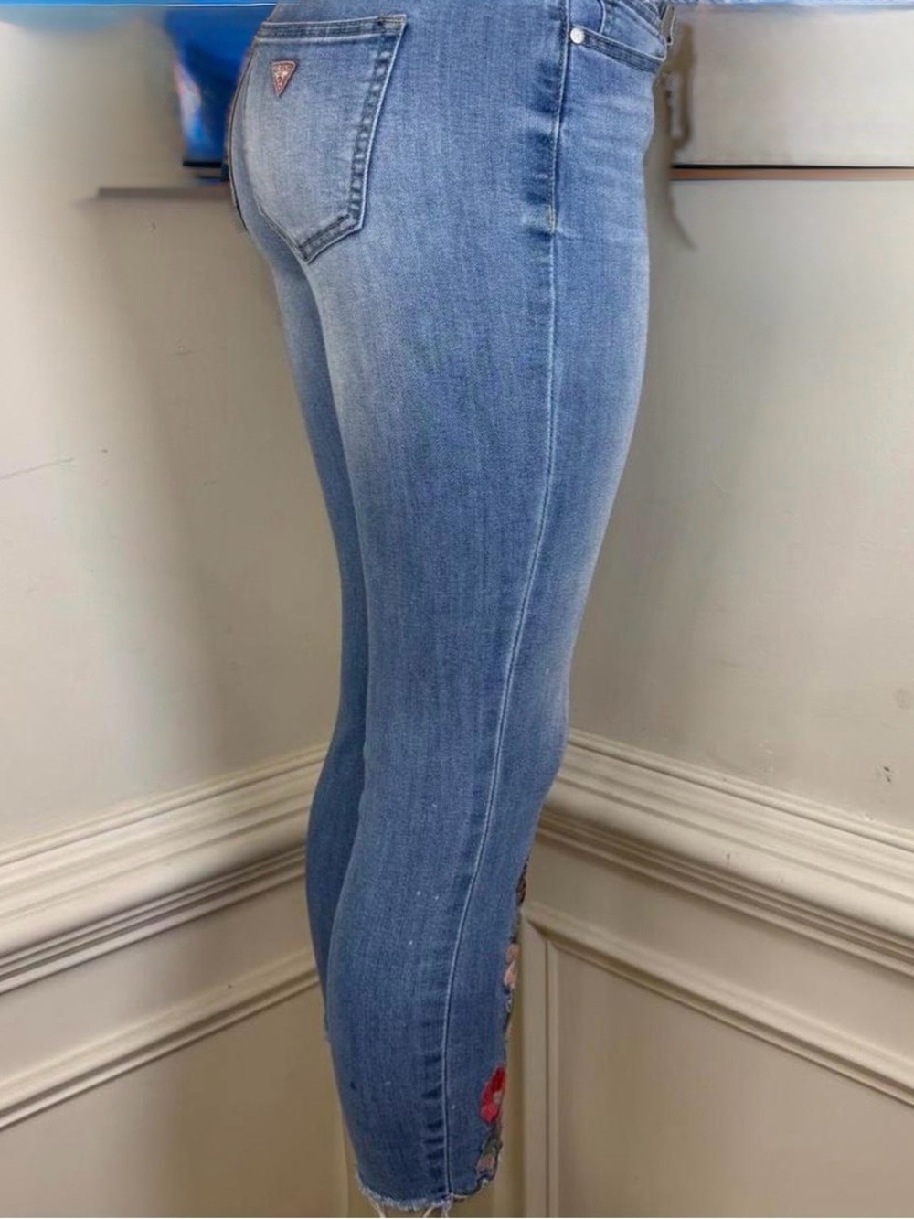 Guess Light Blue Cropped Embroidered Floral Jeans - Picture 5 of 8
